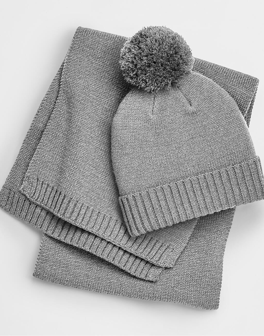Strickschal und Beanie Set